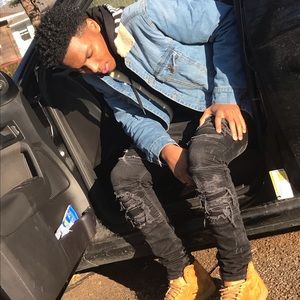 Meet your Posher, Levon